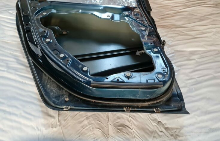Aizmugurējās kreisās durvis priekš MAZDA 3 2007
