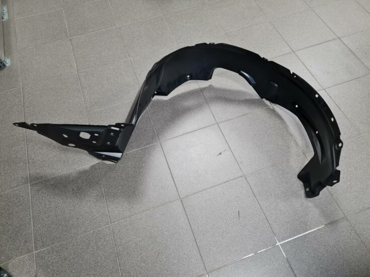 Priekšējais kreisais paspārns priekš TOYOTA AVENSIS T27 15-17