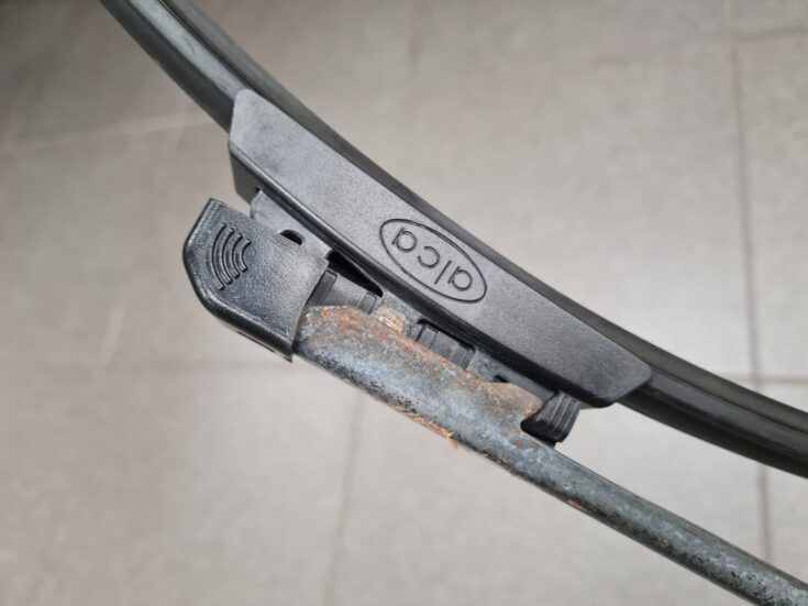 Vējstikla slotu turētājs priekš CITROEN C4 2006-2