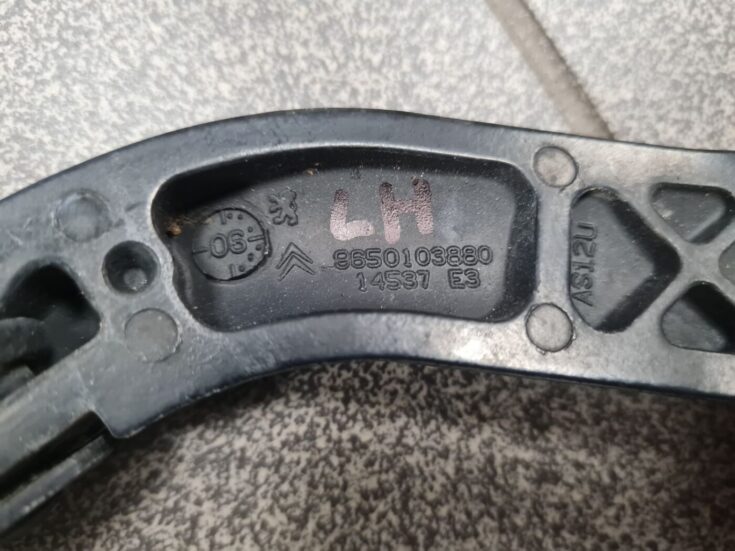 Vējstikla slotu turētājs priekš CITROEN C4 2006-2