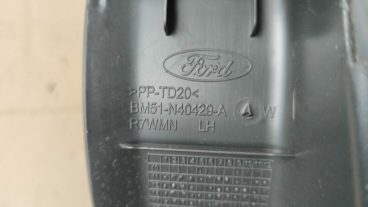 Bagažnieka nodalījuma sliekšņa uzlika priekš FORD FOCUS 2016 UNIVERSAL