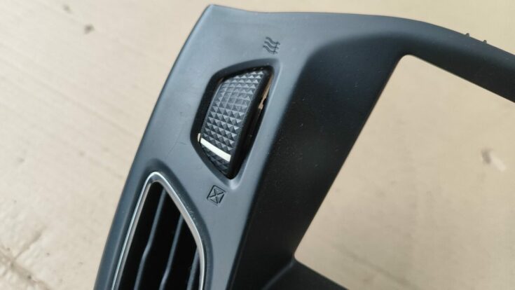 Mērinstrumentu paneļa gaisa vads, centrā priekš FORD FOCUS 2016 UNIVERSAL