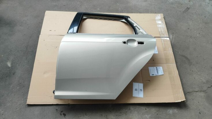 Aizmugurējās kreisās durvis priekš FORD FOCUS 2016 UNIVERSAL