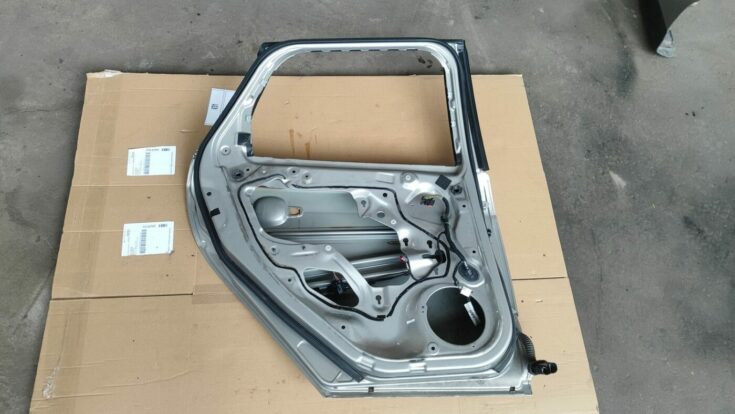 Aizmugurējās kreisās durvis priekš FORD FOCUS 2016 UNIVERSAL