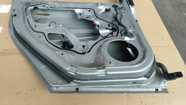 Aizmugurējās kreisās durvis priekš FORD FOCUS 2016 UNIVERSAL