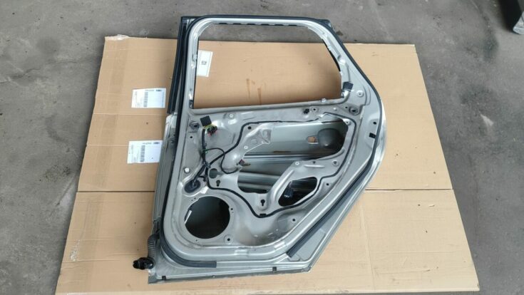 Aizmugurējās labās durvis priekš FORD FOCUS 2016 UNIVERSAL