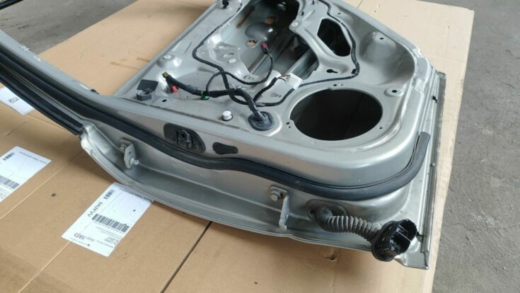 Aizmugurējās labās durvis priekš FORD FOCUS 2016 UNIVERSAL
