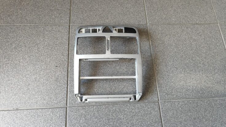 Mērinstrumentu paneļa dekoratīvais rāmis priekš PEUGEOT 307 2003