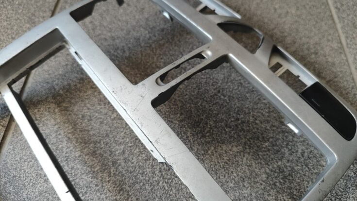 Mērinstrumentu paneļa dekoratīvais rāmis priekš PEUGEOT 307 2003