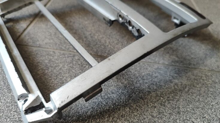 Mērinstrumentu paneļa dekoratīvais rāmis priekš PEUGEOT 307 2003