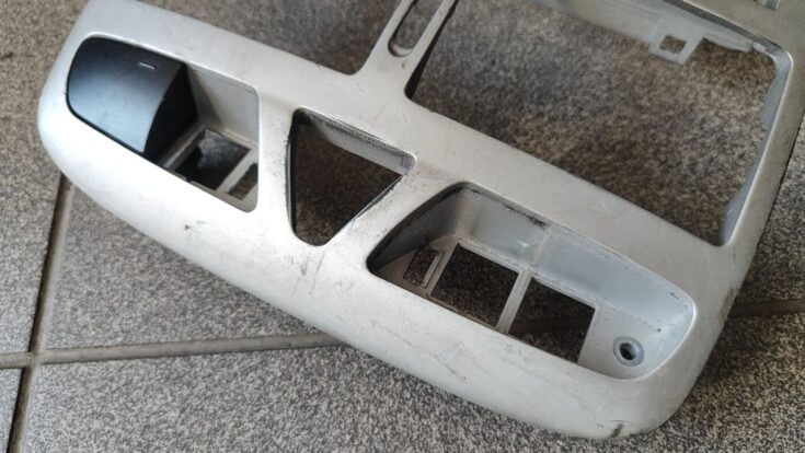 Mērinstrumentu paneļa dekoratīvais rāmis priekš PEUGEOT 307 2003