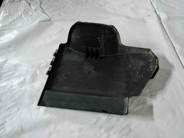 Akumulatora vāks priekš OPEL VECTRA C 2006