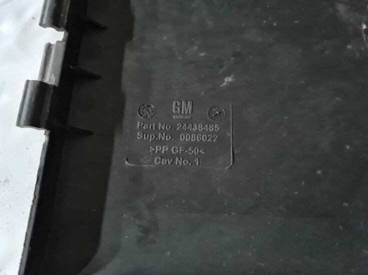 Akumulatora vāks priekš OPEL VECTRA C 2006