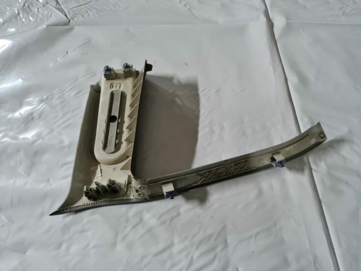 Aizmugurējas salona statnes apdare priekš OPEL VECTRA C 2006