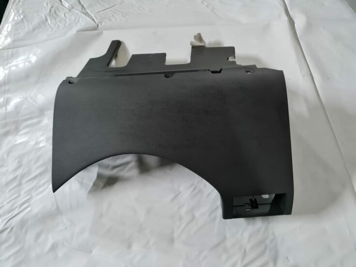 Mērinstrumentu paneļa apdare (zem stūres) priekš OPEL VECTRA C 2006