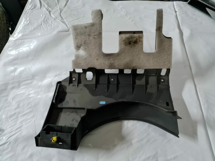 Mērinstrumentu paneļa apdare (zem stūres) priekš OPEL VECTRA C 2006