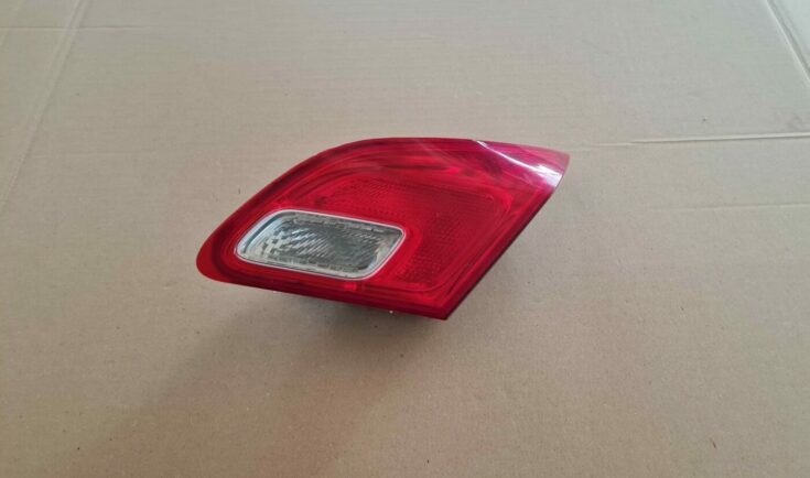 Bagāžnieka vāka labais lukturis priekš OPEL ASTRA J 2013