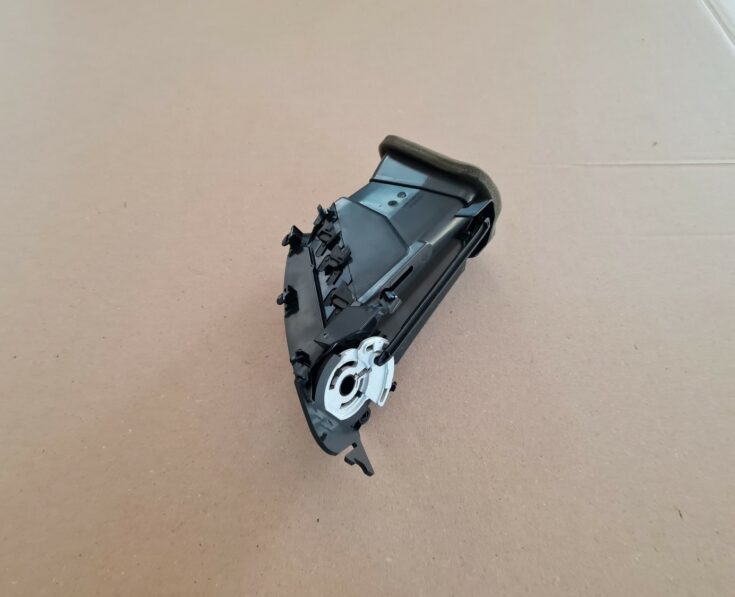 Mērinstrumentu paneļa gaisa vads, centrā priekš OPEL ASTRA J 2013
