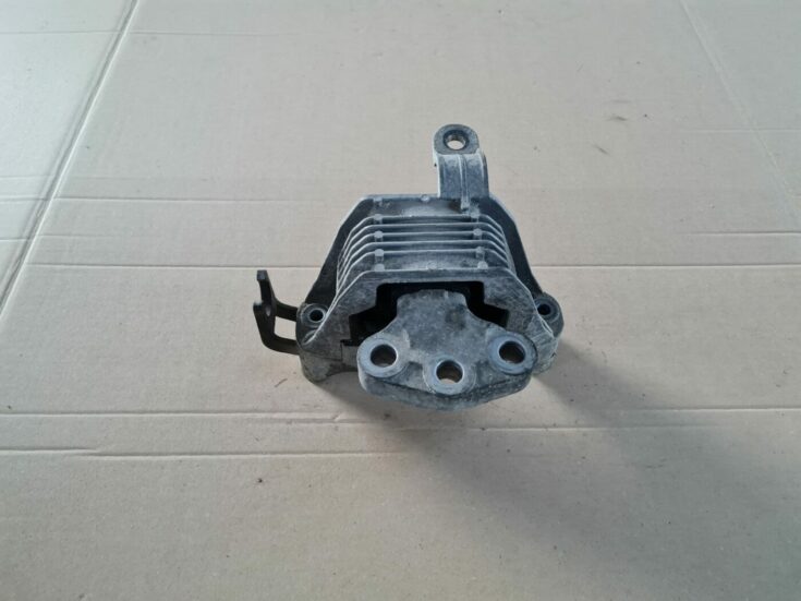 Dzinēja spilvens priekš OPEL ASTRA J 2013