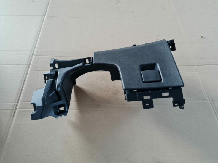 Mērinstrumentu paneļa apdare (zem stūres) priekš OPEL ASTRA J 2013
