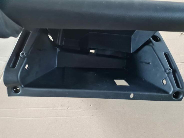 Mantu glabāšanas nodalījums pasažiera pusē priekš OPEL ASTRA J 2013