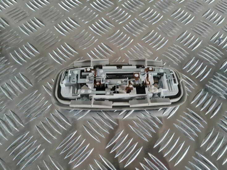 Priekšējo sēdvietu apgaismojums priekš FORD FOCUS C-MAX 2004
