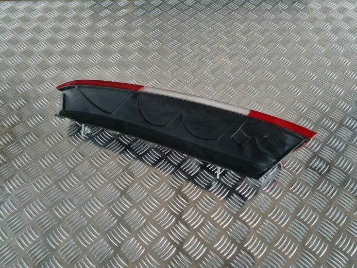 Aizmugurējais labais lukturis priekš FORD FOCUS C-MAX 2004