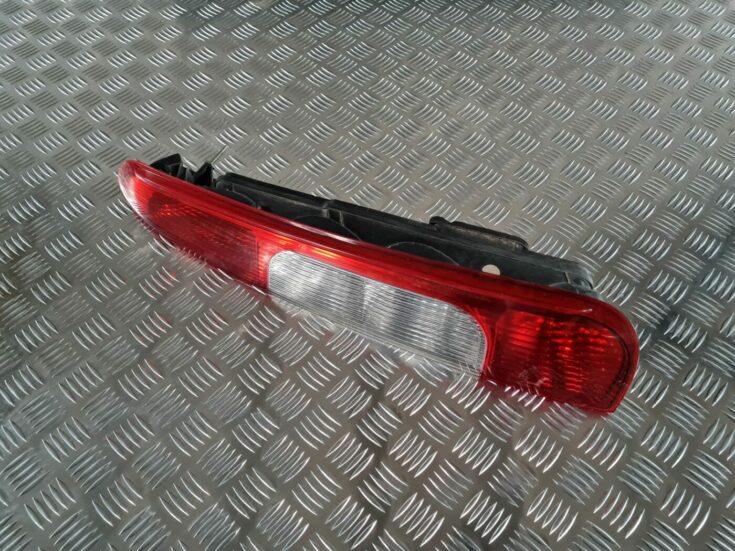 Aizmugurējais labais lukturis priekš FORD FOCUS C-MAX 2004