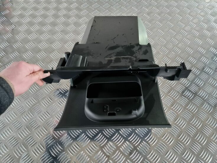 Mantu glabāšanas nodalījums pasažiera pusē priekš FORD FOCUS C-MAX 2004