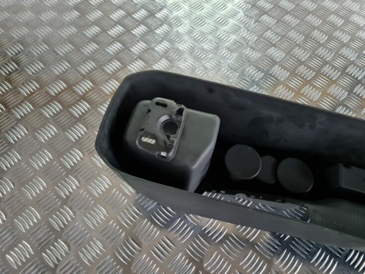 Centrālās konsoles apdares lielākā daļa priekš FORD FOCUS C-MAX 2004