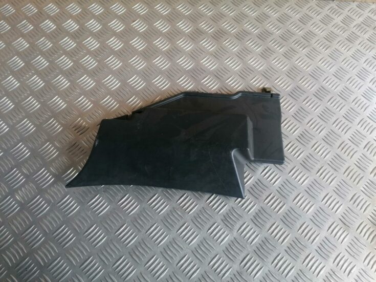 Mērinstrumentu paneļa apakšēja apdare priekš TOYOTA AVENSIS 2007
