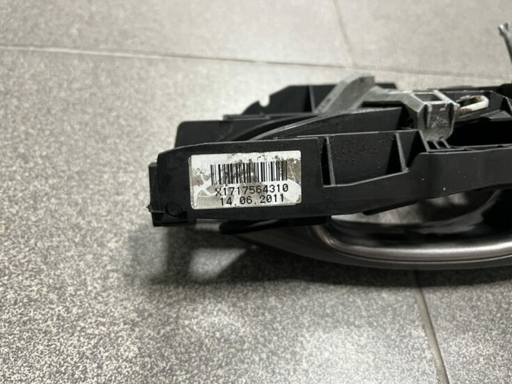 Priekšējāis kreisais durvju rokturis priekš BMW 520D F11 2011 TOURING