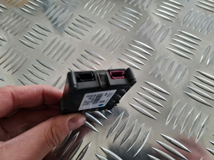 Antenas pastiprinātāja bloks priekš MERCEDES BENZ ML320 2006 SILVER