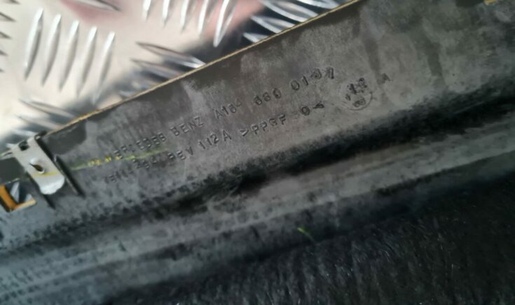Mērinstrumentu paneļa apdare (zem stūres) priekš MERCEDES BENZ ML320 2006 SILVER
