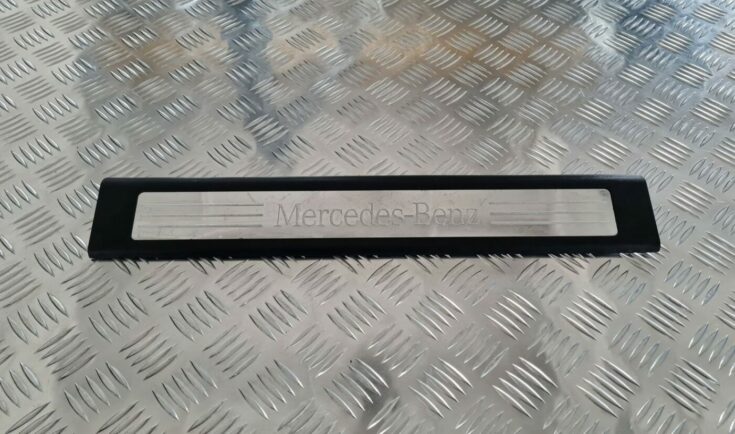 Sliekšņa priekšēja laba uzlika (salonā) priekš MERCEDES BENZ ML320 2006 SILVER
