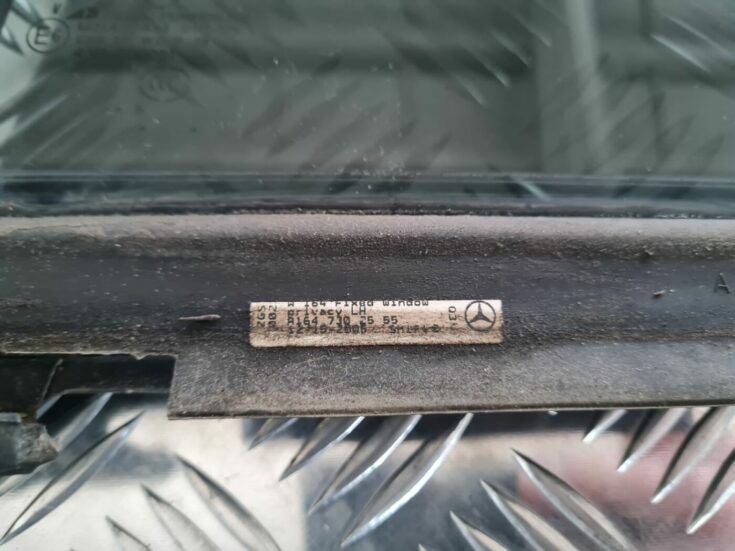 Labo durvju stūra stikls priekš MERCEDES BENZ ML320 2006 SILVER