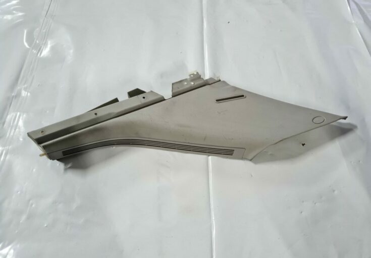 Aizmugurējas salona statnes apdare priekš MERCEDES BENZ ML320 2006 SILVER