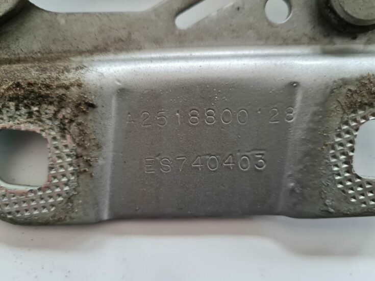 Pārsega eņģe, pa kreisi priekš MERCEDES BENZ ML320 2006 SILVER