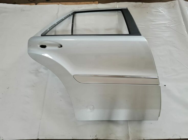 Aizmugurējās labās durvis priekš MERCEDES BENZ ML320 2006 SILVER