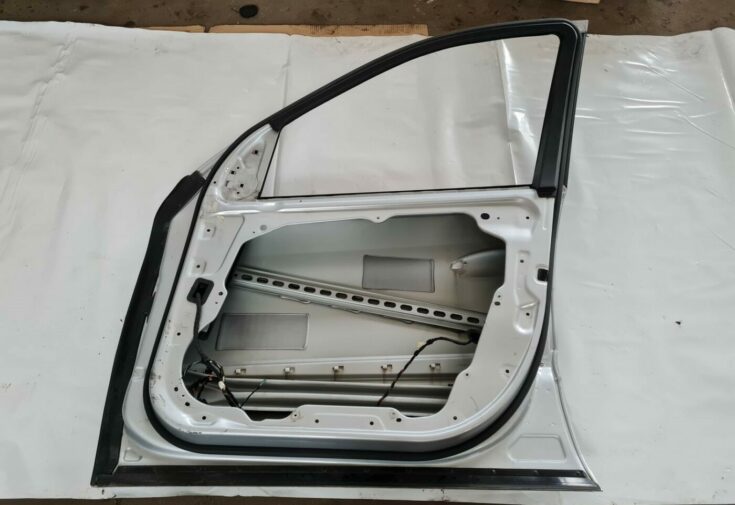 Priekšējās labās durvis priekš MERCEDES BENZ ML320 2006 SILVER