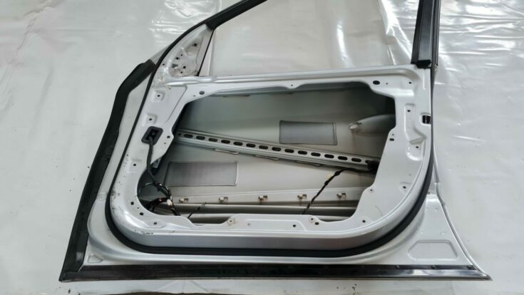 Priekšējās labās durvis priekš MERCEDES BENZ ML320 2006 SILVER