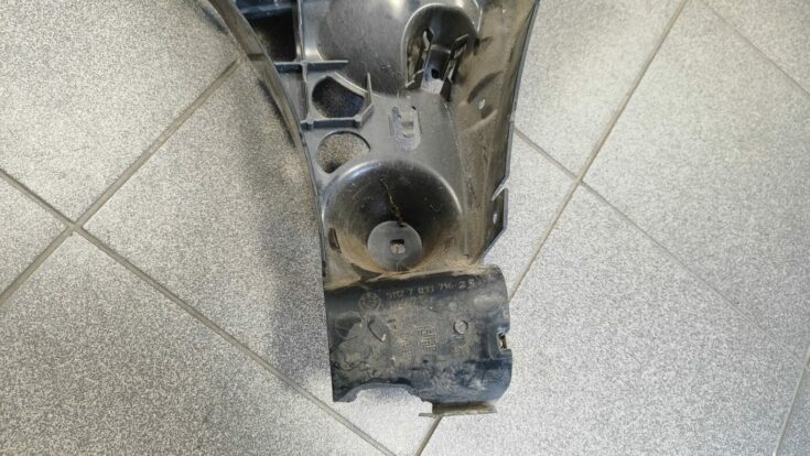 Aizmugurējā spārna un bufera stiprinājums priekš BMW 525 E60 2006 BLACK