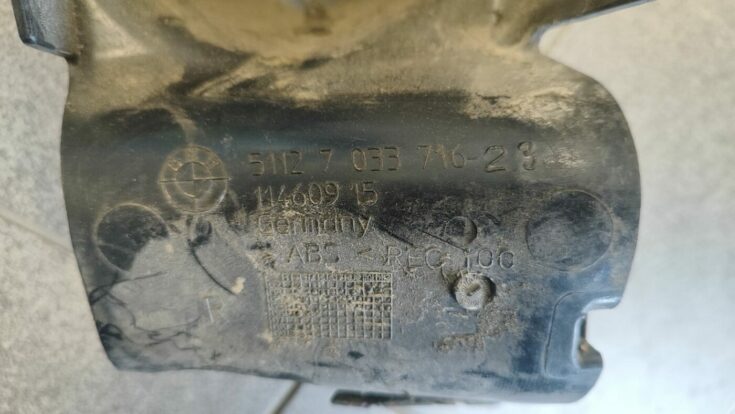 Aizmugurējā spārna un bufera stiprinājums priekš BMW 525 E60 2006 BLACK
