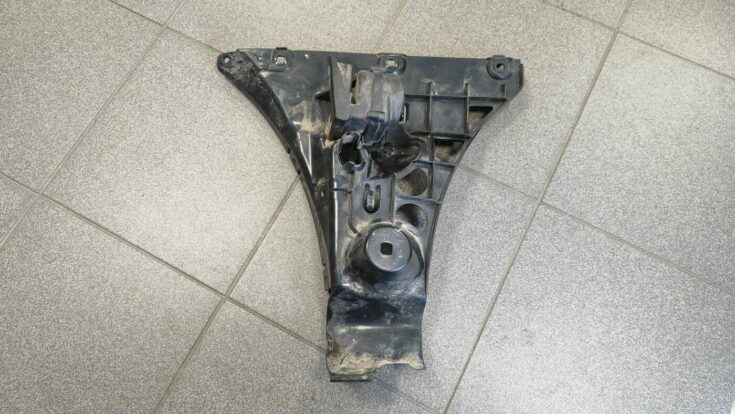 Aizmugurējā spārna un bufera stiprinājums priekš BMW 525 E60 2006 BLACK