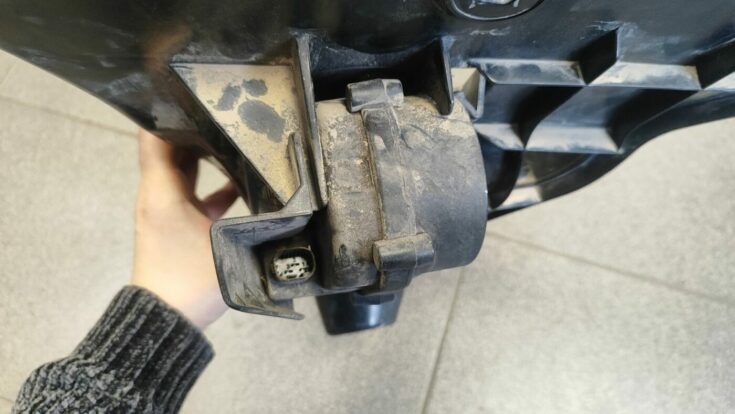 Aizmugurējā spārna un bufera stiprinājums priekš BMW 525 E60 2006 BLACK