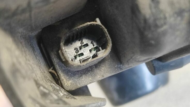 Aizmugurējā spārna un bufera stiprinājums priekš BMW 525 E60 2006 BLACK