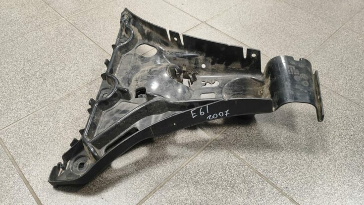 Aizmugurējā spārna un bufera stiprinājums priekš BMW 525D E61 2007 TOURING BLACK