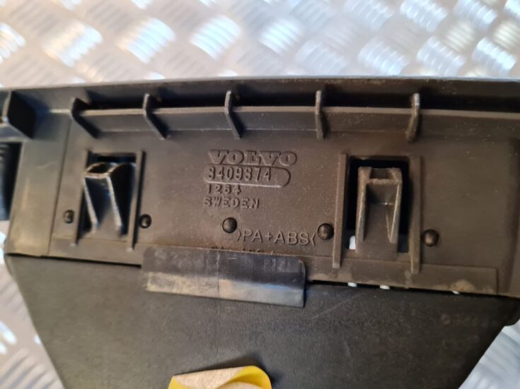 Mērinstrumentu paneļa gaisa vads, centrā priekš VOLVO V70 2002 ASHGOLD