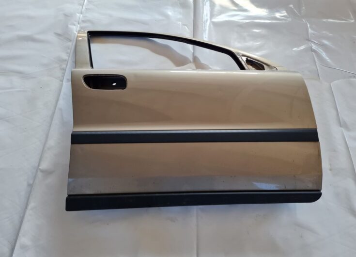 Priekšējās labās durvis priekš VOLVO V70 2002 ASHGOLD