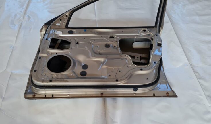 Priekšējās labās durvis priekš VOLVO V70 2002 ASHGOLD